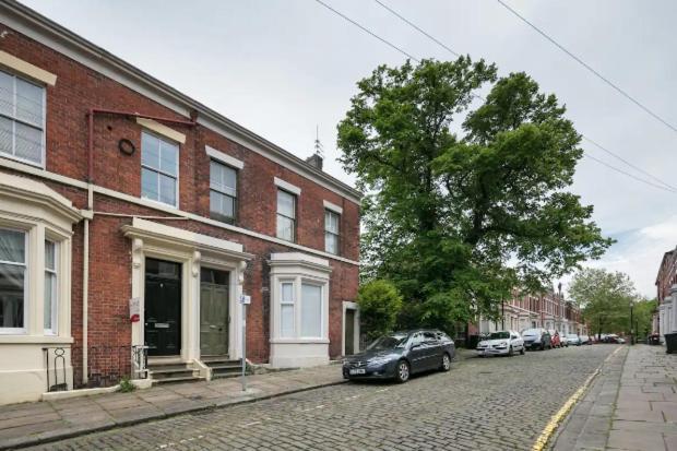 Stylish Double Room In City Centre - Shared Bathroom - Parking Preston  Bagian luar foto