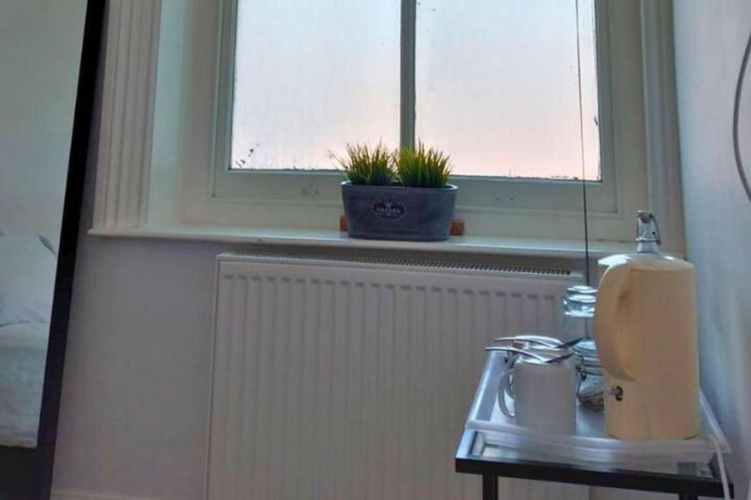 Stylish Double Room In City Centre - Shared Bathroom - Parking Preston  Bagian luar foto